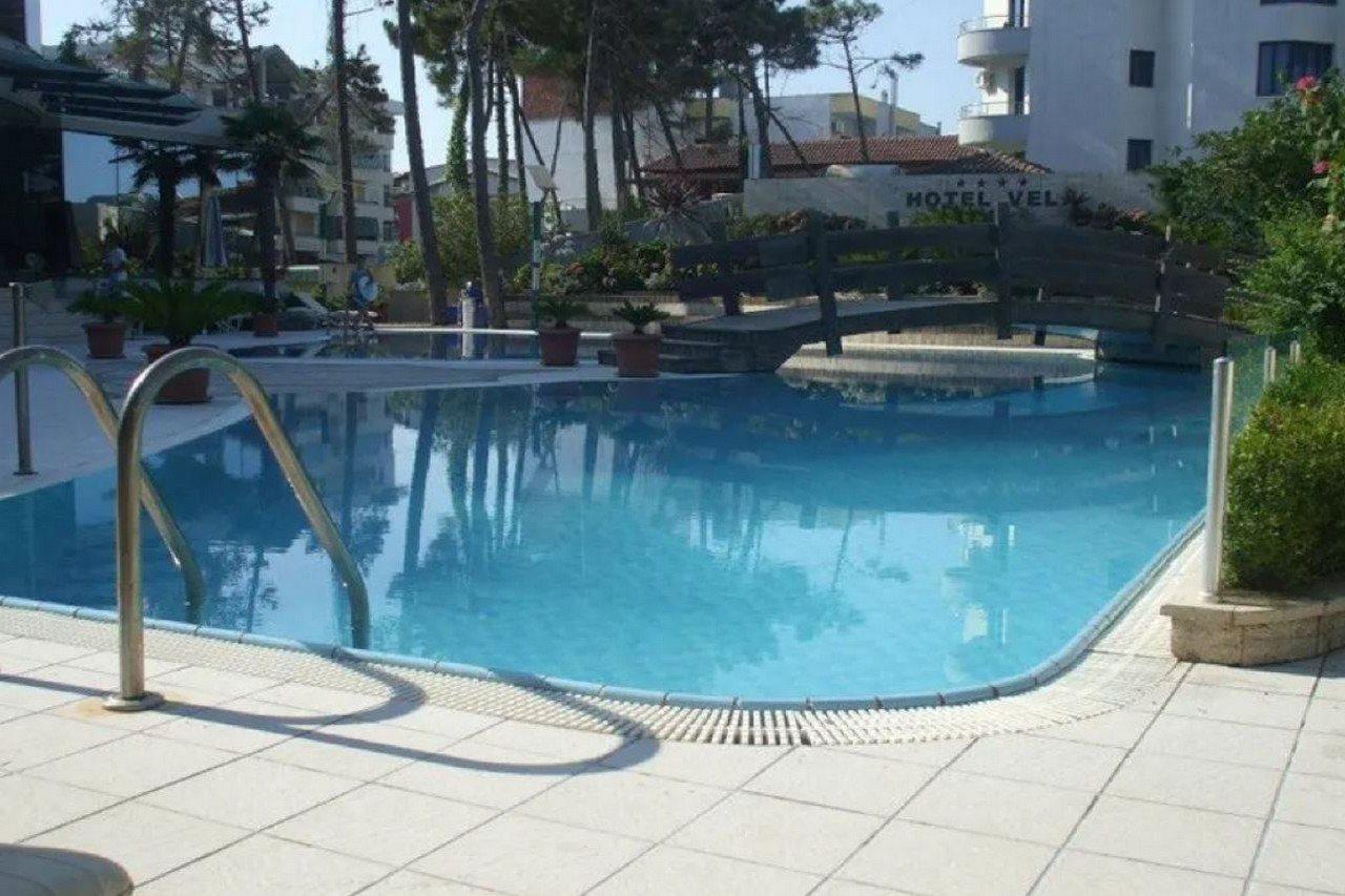 Vela Hotel Kryemedhej Exterior photo