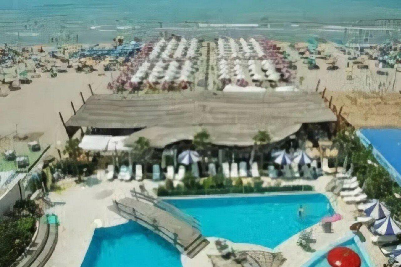 Vela Hotel Kryemedhej Exterior photo