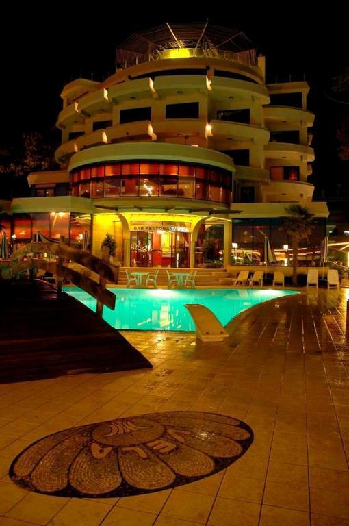 Vela Hotel Kryemedhej Exterior photo