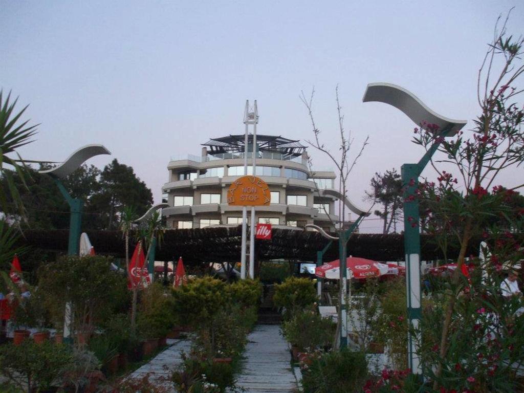 Vela Hotel Kryemedhej Exterior photo