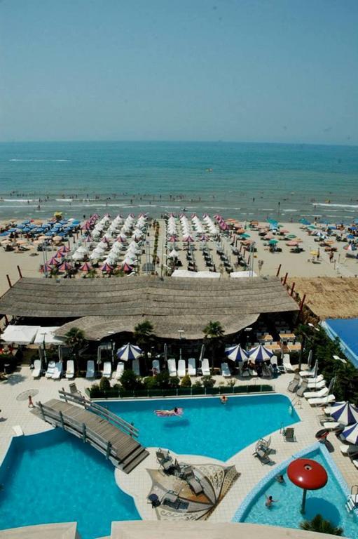 Vela Hotel Kryemedhej Exterior photo