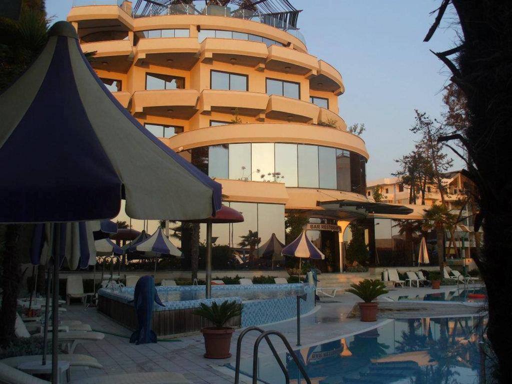 Vela Hotel Kryemedhej Exterior photo