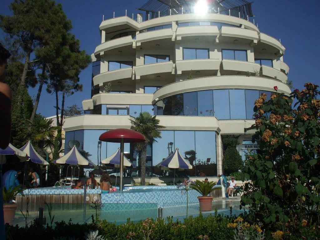 Vela Hotel Kryemedhej Exterior photo