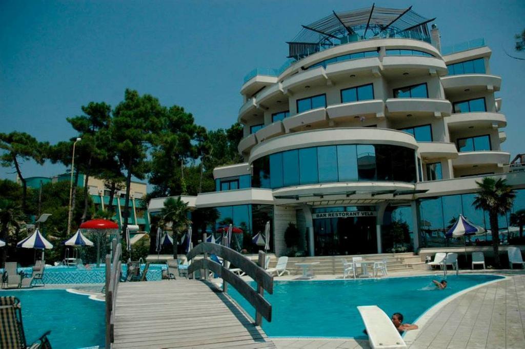 Vela Hotel Kryemedhej Exterior photo