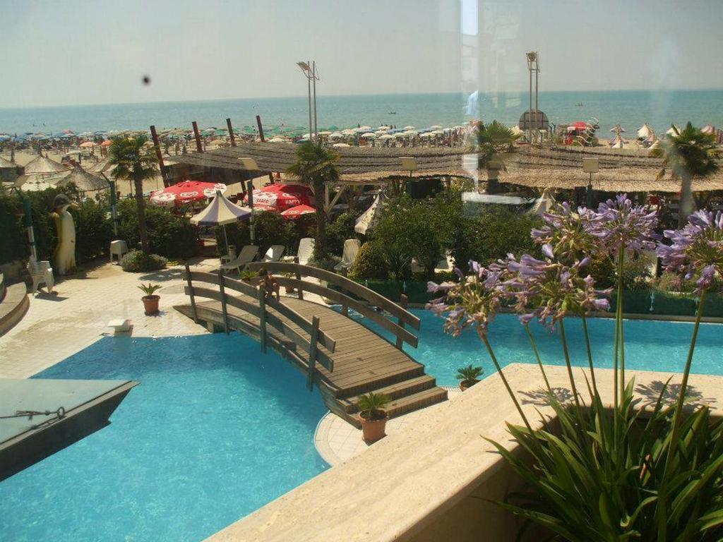 Vela Hotel Kryemedhej Exterior photo