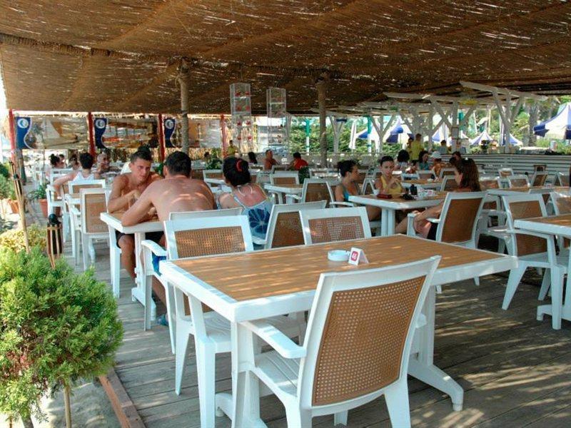 Vela Hotel Kryemedhej Exterior photo